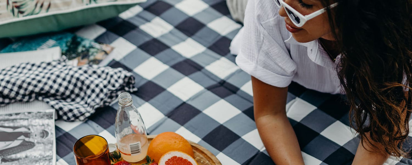 Premium picnic blanket: waterproof, padded, stylish, and easy to carry — perfect for parks, beaches, and festivals in Canada.