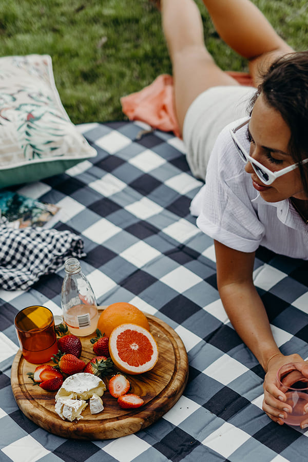 Premium picnic blanket: waterproof, padded, stylish, and easy to carry — perfect for parks, beaches, and festivals in Canada.