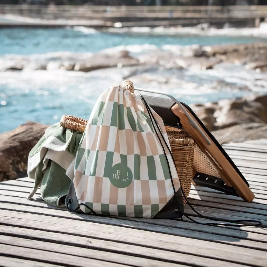 The Lounger Charcoal: Beach Chair – Basil Bangs Canada